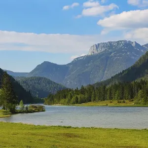 Mountain lake, Pillersee, behind it Steinplatte