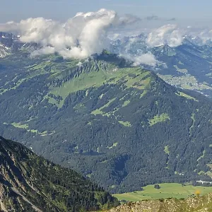 Mountain panorama from the Nebelhorn Mountain panorama from the Nebelhorn