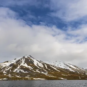 Mountain range, current spring