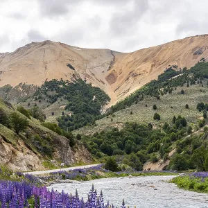 Mountain range along the Rio Blanco Mountain range along the Rio Blanco