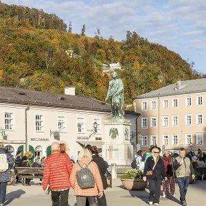 Monument à Mozart sur la place Mozart.