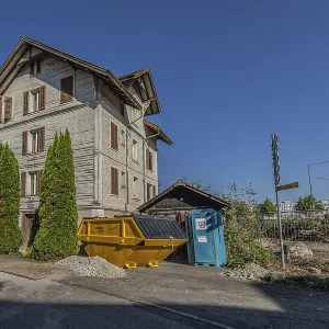 Multi-storey residential building built in 1903 in front of demolition