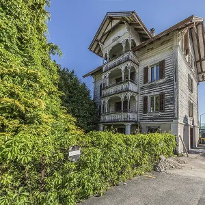 Multi-storey residential building built in 1903 in front of demolition
