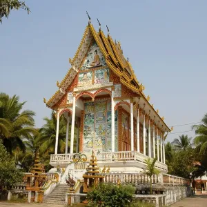 Narrow and high prayer hall, Sim
