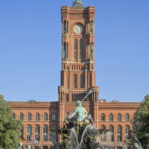 Neptune Fountain, Rotes Rathaus