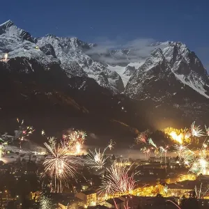 New Year's Eve fireworks over Garmisch-Partenkirchen New Year's Eve fireworks over Garmisch-Partenkirchen