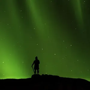Northern lights, in front Leif Erikson statue