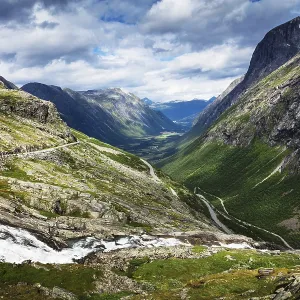 Trollstigen, una ruta montañosa en Noruega Trollstigen, una ruta montañosa en Noruega