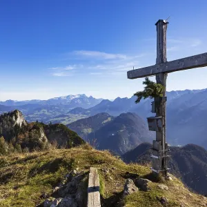 Old summit cross on the Schwarzer Berg with a view of the Gschirrwand Lammertal and Dachstein massif