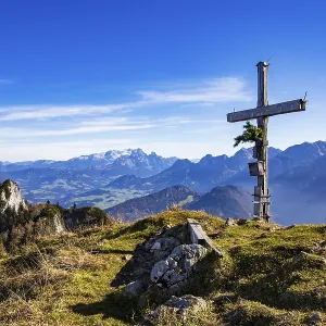 Old summit cross on the Schwarzer Berg with a view of the Gschirrwand Lammertal and Dachstein massif