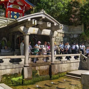 Otowa no taki (Otowa Waterfall) at Kiyomizu-dera in Kyoto Otowa no taki (Otowa Waterfall) at Kiyomizu-dera in Kyoto