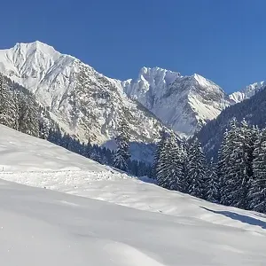 Oytal in winter, behind Schochen