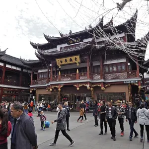 People in front of a building with traditional Chinese architecture