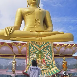 People praying, Big Buddha statue on the island of Ko Samui People praying, Big Buddha statue on the island of Ko Samui