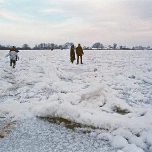People walk across ice rink, frozen Elbe