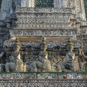 A picture of the statues at the Wat Arun Temple