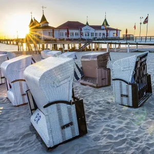 Pier Ahlbeck, restaurant, beach chairs Pier Ahlbeck, restaurant, beach chairs