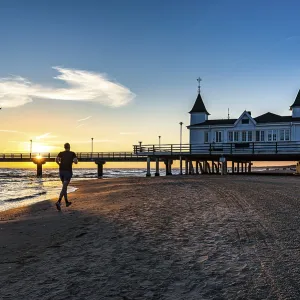 Pier Ahlbeck, restaurant, runner