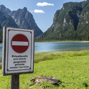 Private access to the lake with a panoramic view of the Alps