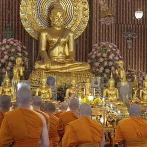 Puja at Wat Chana Songkhram, Bangkok Puja at Wat Chana Songkhram, Bangkok