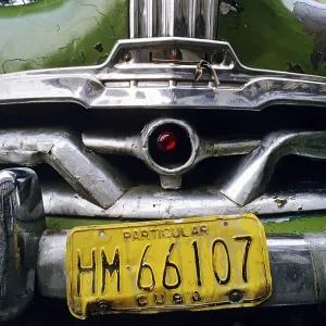 Radiator grill and bumper of a US-vintage car