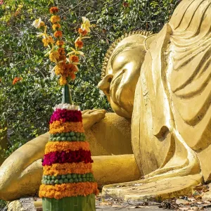 Reclining Buddha statue, Phousi or Phu Si Hill