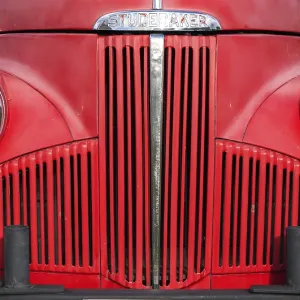 Red bonnet, radiator grille and lamps