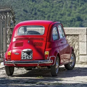 Red FIAT Nuova 500 L, Cinquecento