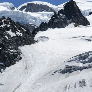 Refuge des Grands Mulets, mountain hut above La Jonction Refuge des Grands Mulets, mountain hut above La Jonction
