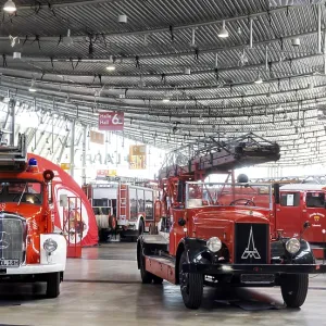 Retro Classics car show opens in Stuttgart