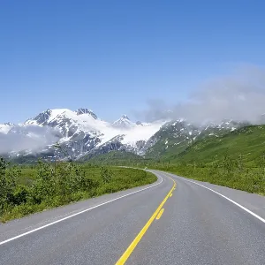 Richardson Highway road, mountainous landscape with Worthington Glacier