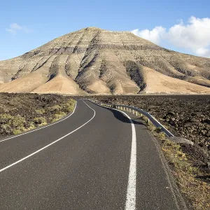 Road leading towards Montana de Medio