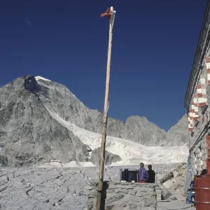 Former Rothorn Hut, now replaced by a new building