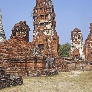 Ruined Buddhist stupas at Wat Mahathat in the Ayutthaya Historical Park Ruined Buddhist stupas at Wat Mahathat in the Ayutthaya Historical Park