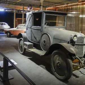 Rusty and dusty 1914 Philos Coupe de Ville
