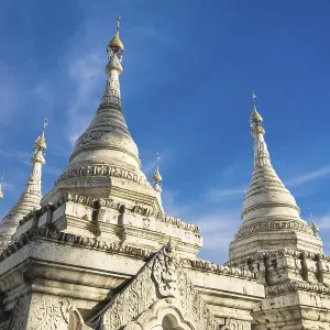Sandamuni Pagoda with row of white pagodas Sandamuni Pagoda with row of white pagodas