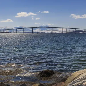 Sandnessund bridge over the Sandnessund in backlight