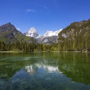 Schiederweiher, in front of the mountains Grosser tidal creek and Spitzmauer