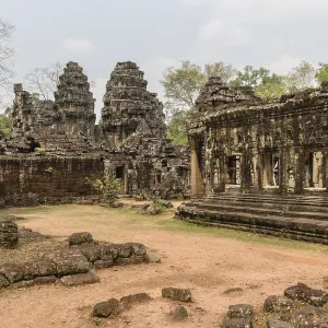 Second ring of walls with Prasat