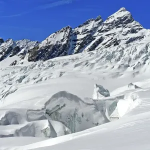 Seracs, towers of glacier ice and crevasses Seracs, towers of glacier ice and crevasses