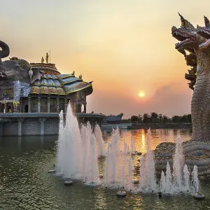 Seven-headed Naga serpent and fountain in front of the Elephant Temple Thep Wittayakhom Vihara