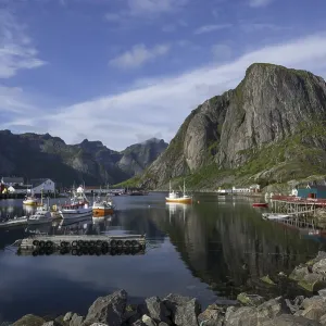 Sheltered harbour and high mountains Sheltered harbour and high mountains
