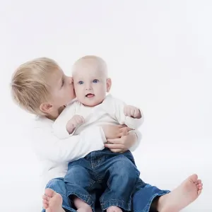 Frères et sœur, frère avec sa petite sœur. Frères et sœur, frère avec sa petite sœur.