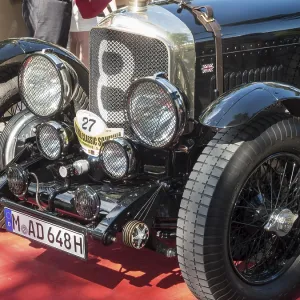 Side-front view of the Bentley Special Speed 8 with start number 27 Side-front view of the Bentley Special Speed 8 with start number 27