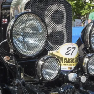 Side-front view of the headlights of the Bentley Special Speed 8 with starting number 27 Side-front view of the headlights of the Bentley Special Speed 8 with starting number 27
