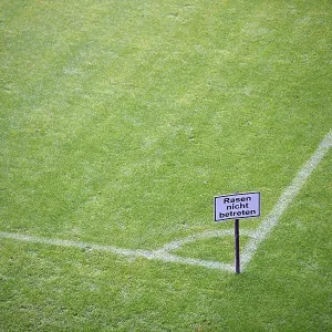 Sign, lettering "Rasen nicht betreten" Sign, lettering "Rasen nicht betreten"