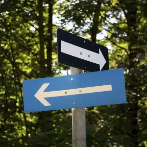 Signpost with two arrows