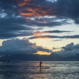 Silhouette of a stand up paddler