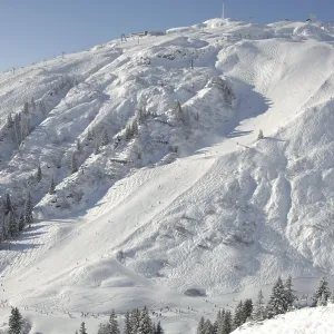 Ski slopes in Sankt Anton, in the background the Kandahar slope from the Galzig into the valley