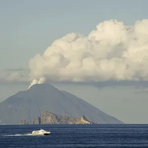 Smoke and clouds above the Stromboli Vulcano Smoke and clouds above the Stromboli Vulcano